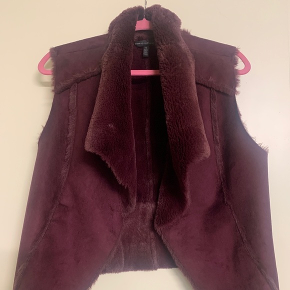 WHBM Burgundy Fur Vest M - Picture 2 of 7